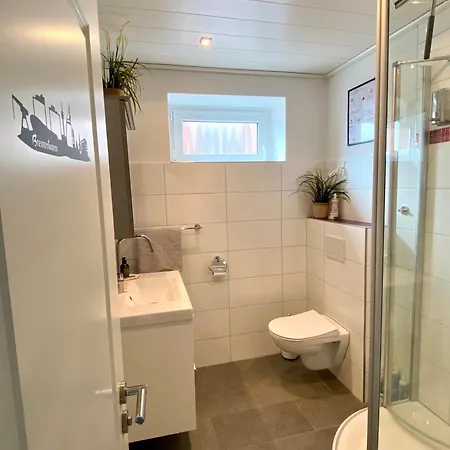 City Ferienwohnung Skyline - Mit Grossem Balkon & Xxl- Sofa Fuer Bis Zu 4 Personen Bremerhaven Buitenkant foto