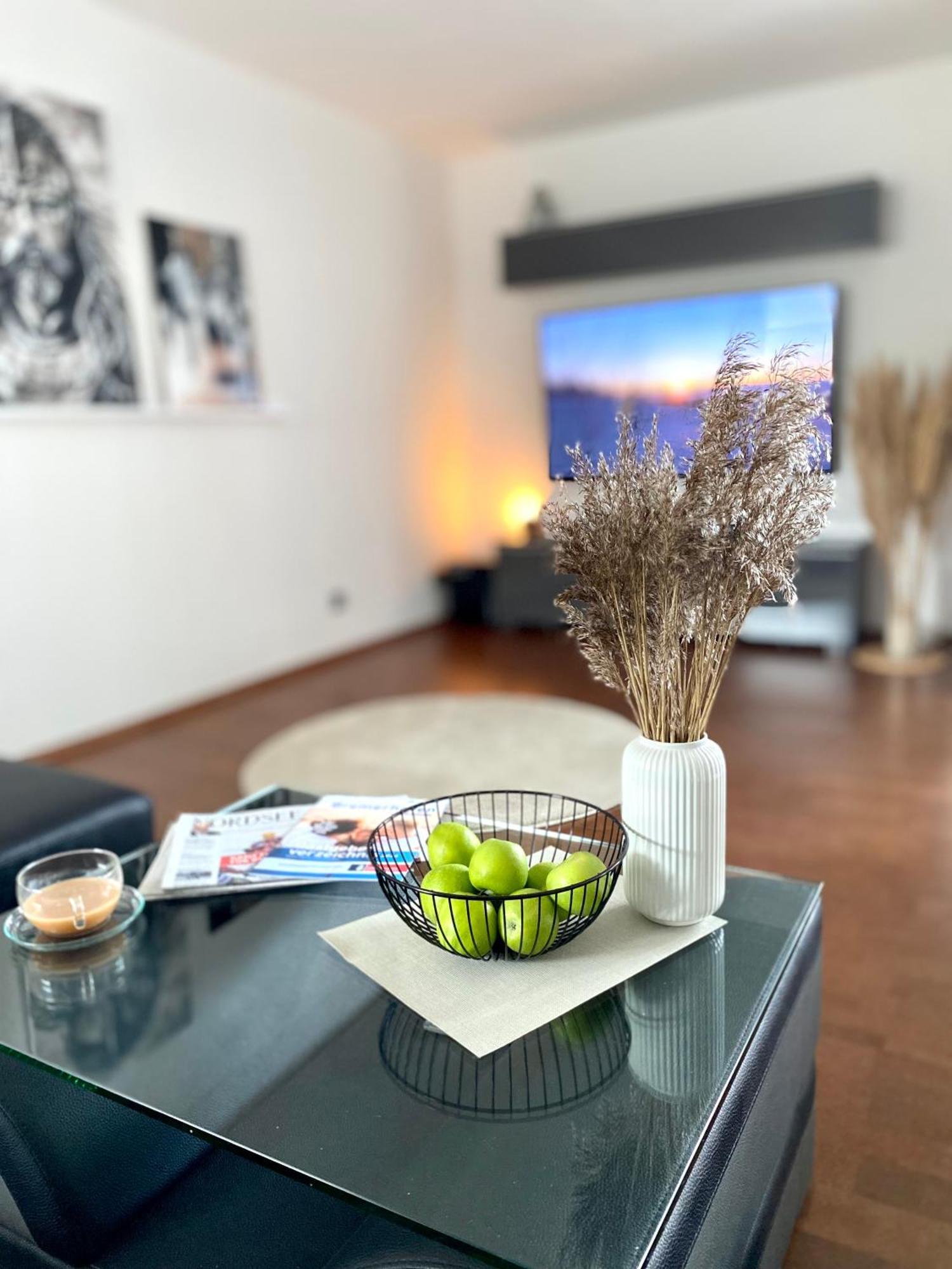 Apartment Skyline - Mit Grossem Balkon & Xxl- Sofa Fuer Bis Zu 4 Personen Bremerhaven