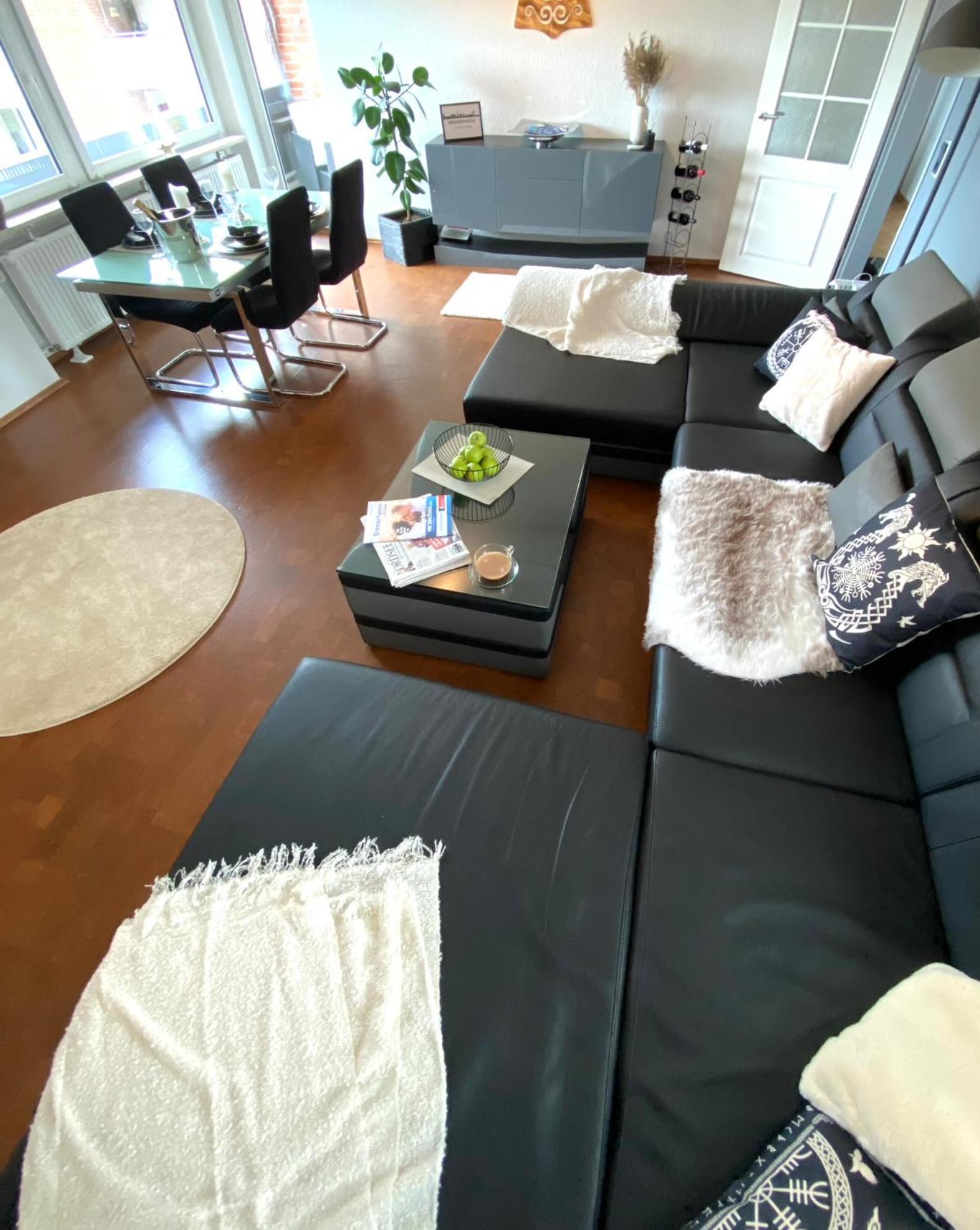 Skyline - Mit Grossem Balkon & Xxl- Sofa Fuer Bis Zu 4 Personen